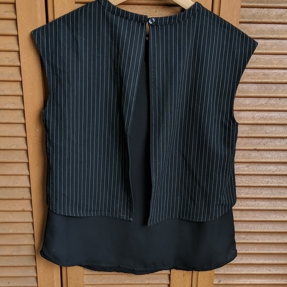 Cap sleeves 2 layer Top - Picture 4 of 7